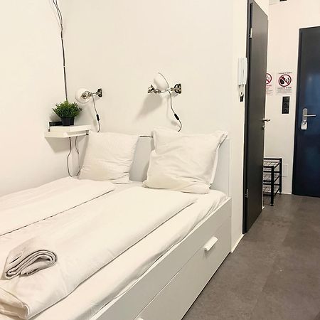 Studio Apartment By Hi5- Rottenbiller Apartment Budapest Esterno foto