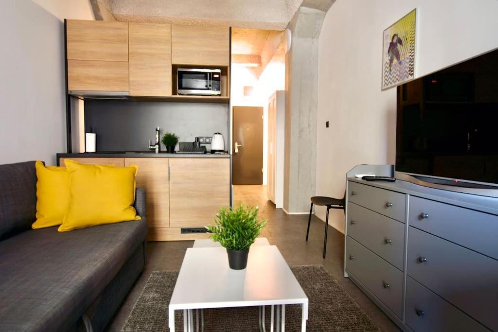 Studio Apartment By Hi5- Rottenbiller Apartment Budapest Esterno foto