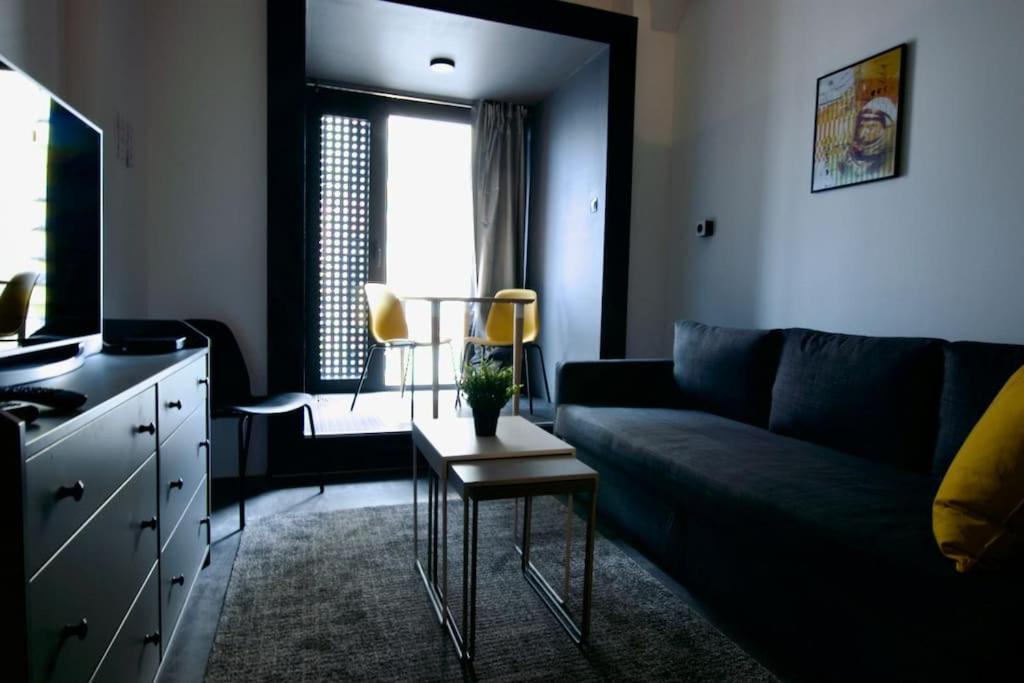 Studio Apartment By Hi5- Rottenbiller Apartment Budapest Esterno foto