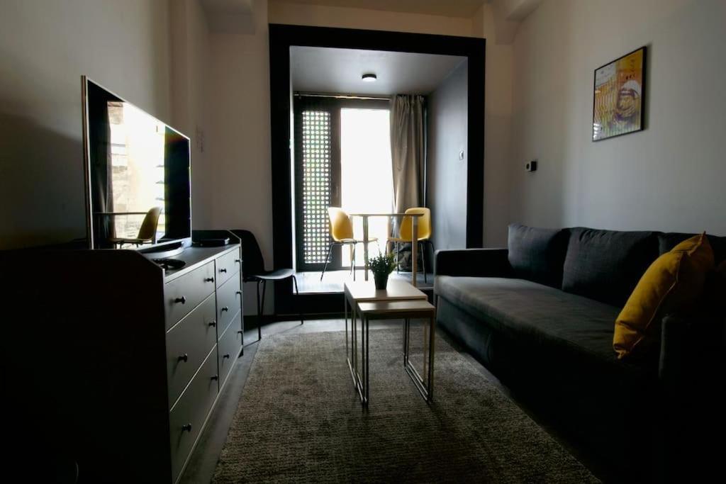 Studio Apartment By Hi5- Rottenbiller Apartment Budapest Esterno foto