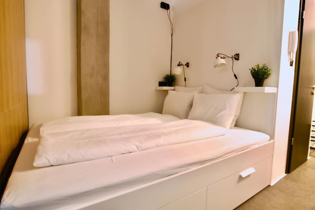 Studio Apartment By Hi5- Rottenbiller Apartment Budapest Esterno foto