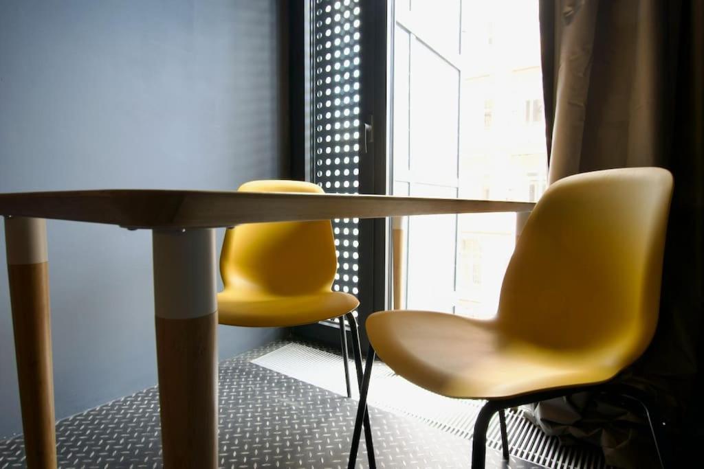 Studio Apartment By Hi5- Rottenbiller Apartment Budapest Esterno foto