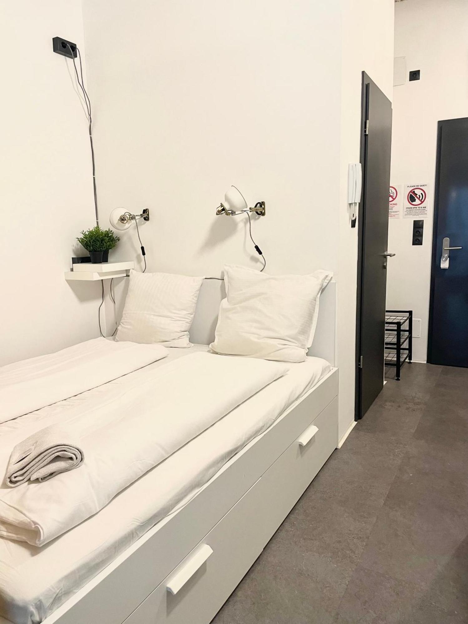 Studio Apartment By Hi5- Rottenbiller Apartment Budapest Esterno foto