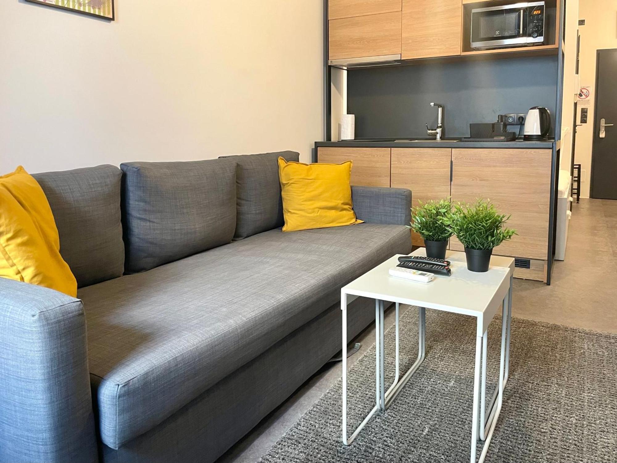 Studio Apartment By Hi5- Rottenbiller Apartment Budapest Esterno foto